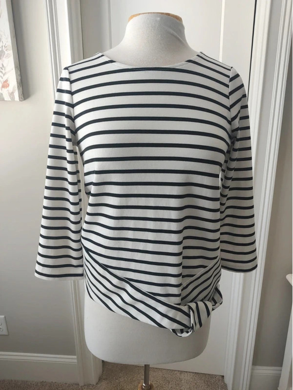 JL Jules and Leopold Navy and White Striped 3/4 Sleeve Knot Hem Top